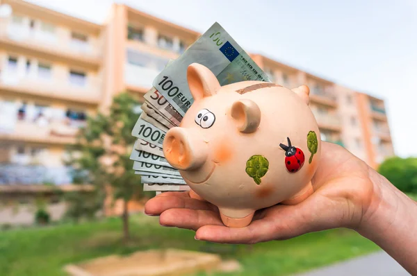 Piggy bank and euro money in buyer's hand — Stock Photo, Image