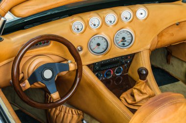 direksiyon simidi ve kontrol paneli