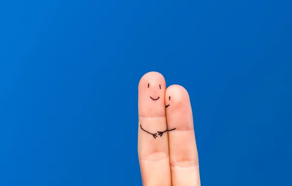 Счастливые пальцы в небе — стоковое фото