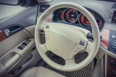 direksiyon simidi ve kontrol paneli