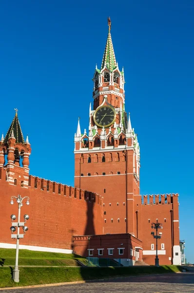 Spasskaya toren van Kremlin op het Rode plein in Moskou — Stockfoto