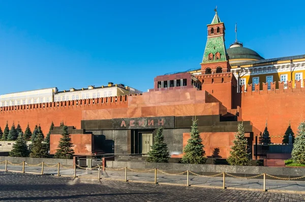 Мавзолей Ленина и кремлевская стена на Красной площади в Москве — стоковое фото