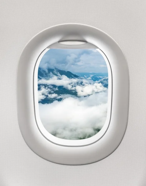 Κοιτώντας έξω από το παράθυρο του αεροπλάνου προς τα βουνά στη γεωργία — Φωτογραφία Αρχείου