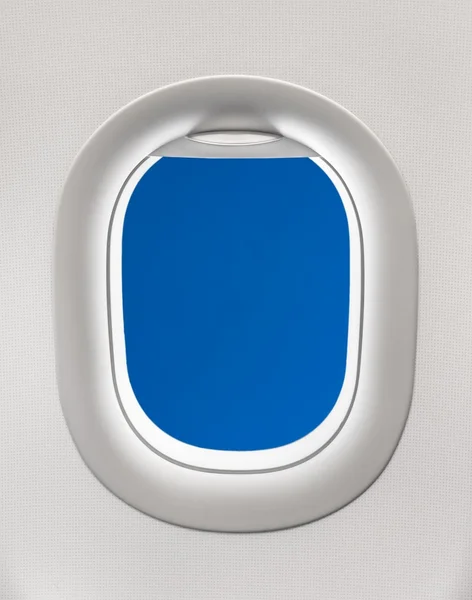 Olhando pela janela de um avião para o céu azul — Fotografia de Stock