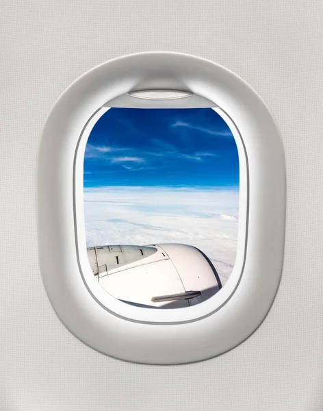 Вид из окна самолета на турбину самолета — стоковое фото
