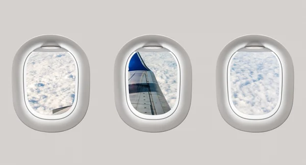 항공기 날개 및 clou 비행기의 창 밖을 보면서 — 스톡 사진