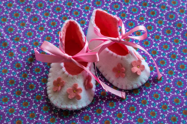 Newborn baby girl booties — Stock Photo, Image