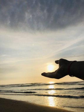 Tratando de coger el sol