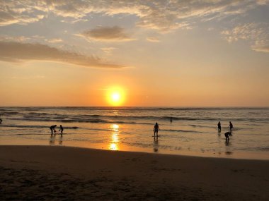 Atardecer on la playa