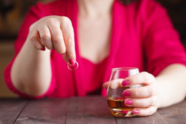 Alyans kalkış kadın