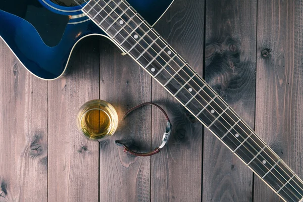 Chitarra, orologio e whisky — Foto Stock