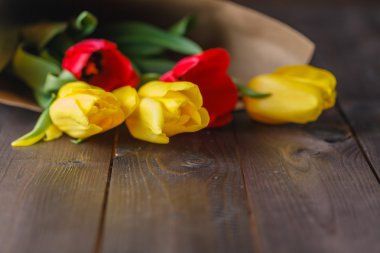 Kraft kağıt Lale buketi