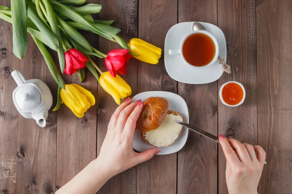 Tatil kahvaltı çiçekli