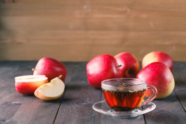 Cam ve elma bitkisel çay