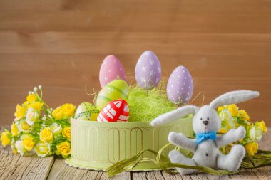 Paskalya yumurtası hediye kutusunda 