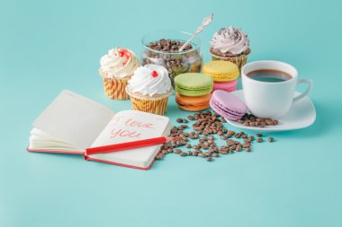 Onun için sabah kahvaltıyla mesaj seni seviyorum