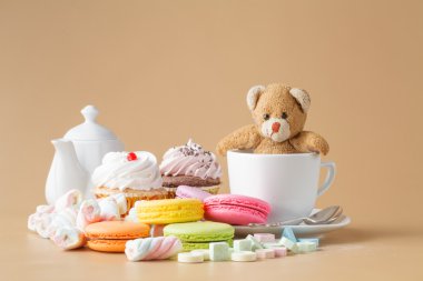 Renkli macarons kümesi