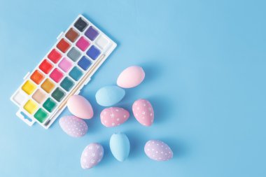 el boyalı Paskalya yumurtaları pastel renklerde
