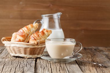 Ev yapımı taze kruvasanlar