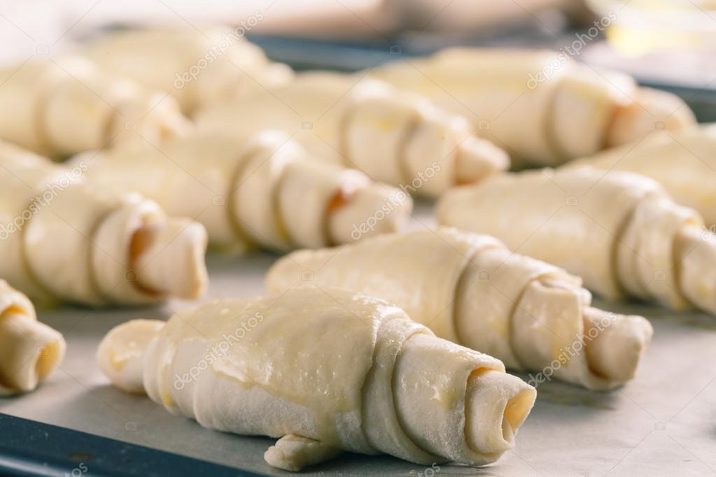 croissant maken op houten tafel — stockfoto © andreycherkasov #105516490