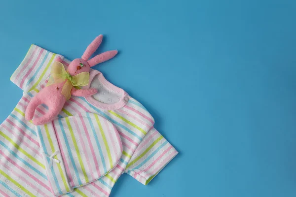 Ropa de bebé para recién nacidos. En colores pastel — Foto de Stock