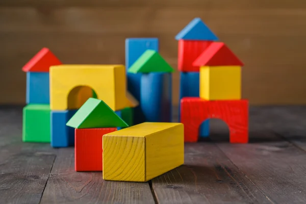 Edificio de bloques de madera para niños coloridos — Foto de Stock