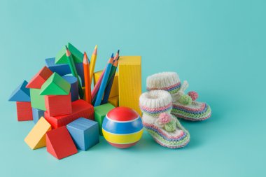 Aquamarine tarih ile renkli oyuncak koleksiyonu