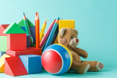 atış yığın çeşitli oyuncaklar ve figurines