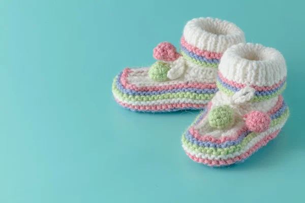 Baby shoes on aquamarine background — Stock Photo, Image