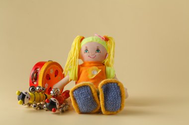 Müzik aletleri ve bebek 