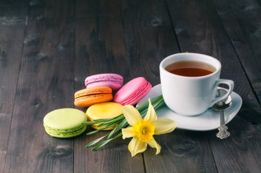 Bahar çiçek masada