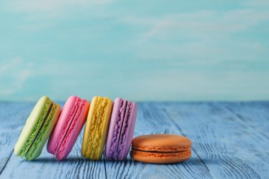 Fransız lezzetli tatlı macaroons masada