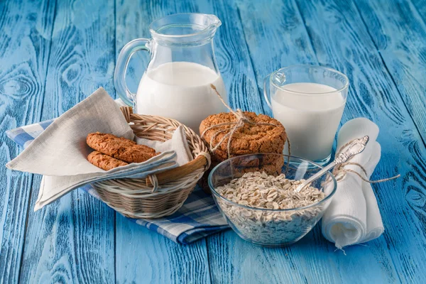 Biscuits à l'avoine et lait — Photo