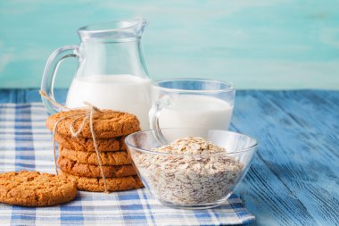 Yulaf ve süt cam ile en az sağlıklı kahvaltı