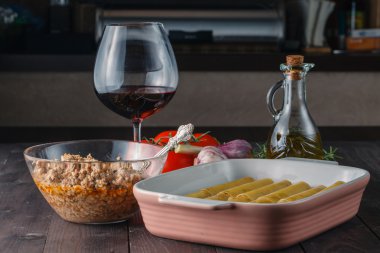 Makarna yapma kadın