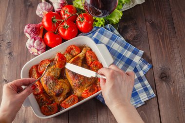 Kadın olsun kavrulmuş tavuk kaseden