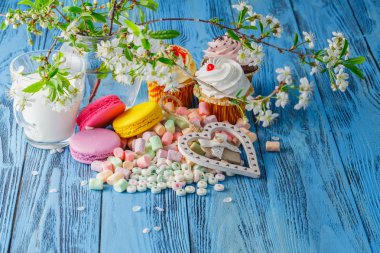 Kek ve kurabiye, hatmi masada