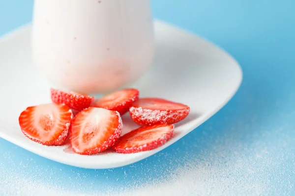 Pot de yaourt et de fraise — Photo