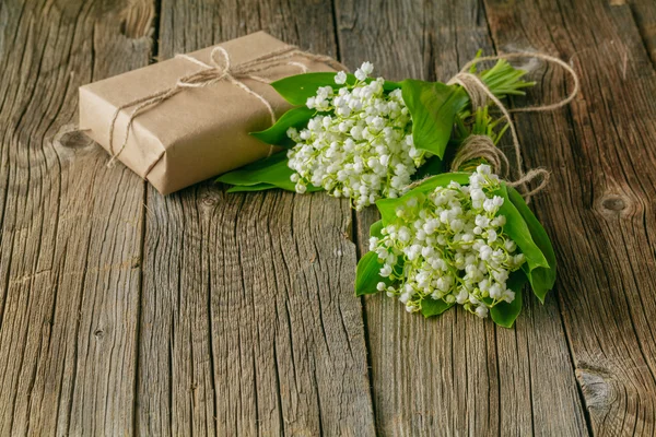 Ramo de flores de primavera lirios del valle —  Fotos de Stock