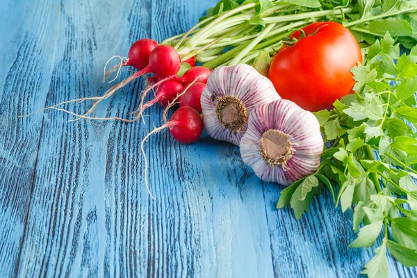 Legumes em madeira . — Fotografia de Stock