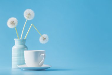 Üç tandelions basit birleşim. Minimalizm