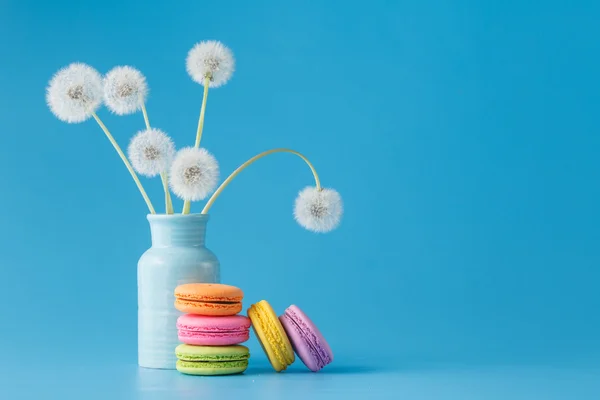 Pile de biscuits macarons multicolores — Photo