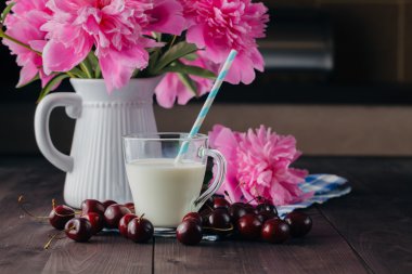 Kremsi milkshake taze kiraz ile