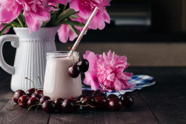 Kremsi milkshake taze kiraz ile