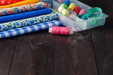 İş yeri el sanatları yaratıcı çalışma ile keçe ve araçlar için