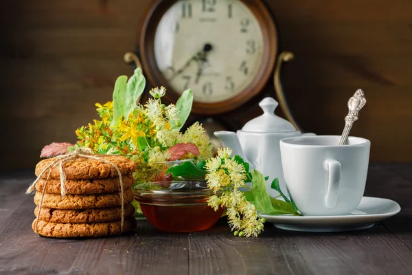 Квітки липи, трав'яний медицині, чай здорового липи — стокове фото