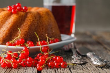 Çilek pasta ve Frenk üzümü Kahvaltı