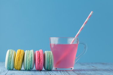Çilek kompostosu ve macaroons