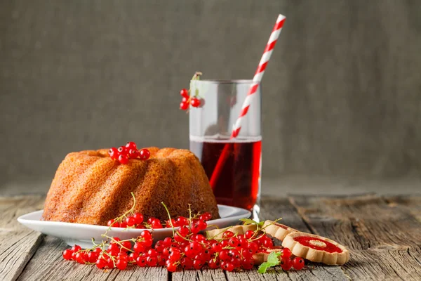 Morrning breakfast serving with cake and red berries — Stock Photo, Image