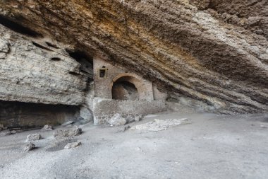 Güzel bir mağara, muhteşem giriş içine Cave doğası